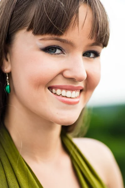 Glimlachend meisje portret — Stockfoto