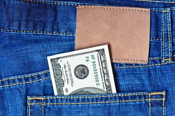 Джинсова кишеня з банкнотами доларів — стокове фото