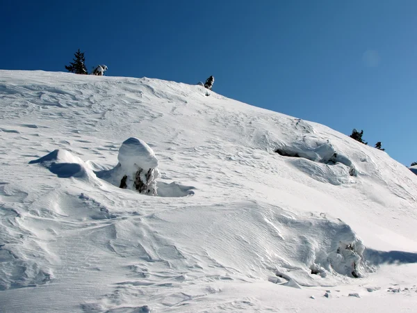 Lado da montanha nevado — Fotografia de Stock