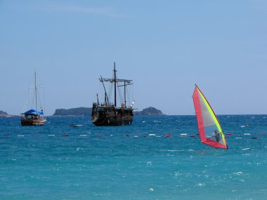 iki gemi ve windsurfer Akdeniz'de, Türkiye