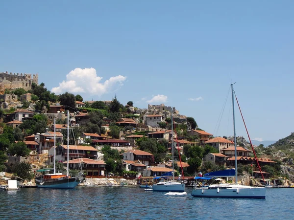 Jachtu zakotwiczonego w kekova, Turcja — Zdjęcie stockowe