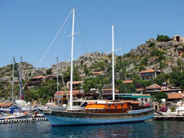 Jachtu zakotwiczonego w kekova, Turcja — Zdjęcie stockowe