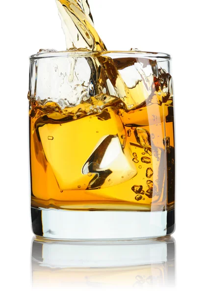 威士忌倒 — 图库照片