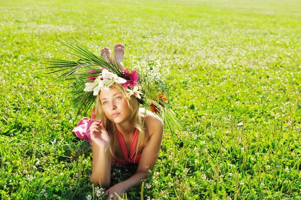 Dziewczyna łąka — Zdjęcie stockowe