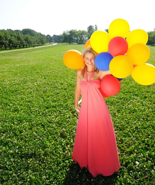 Дівчинка з повітряними кульками — стокове фото