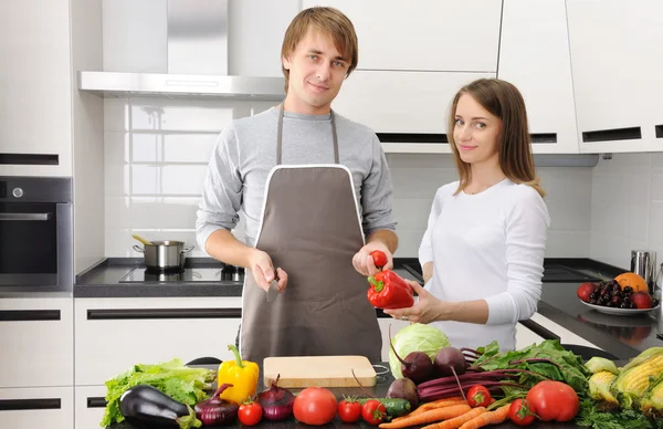 Couple cooking Royalty Free Stock Images