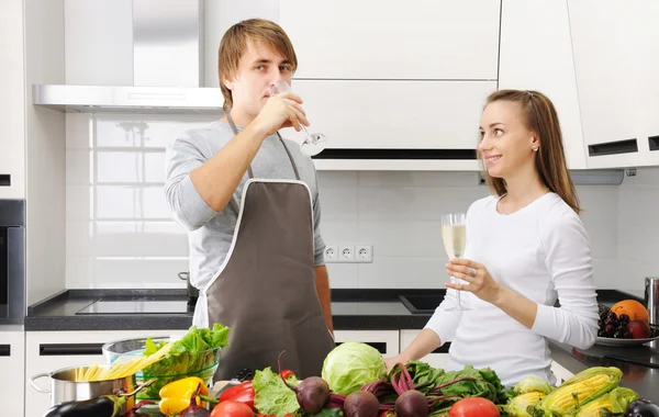 Couple cooking — Stock Photo, Image