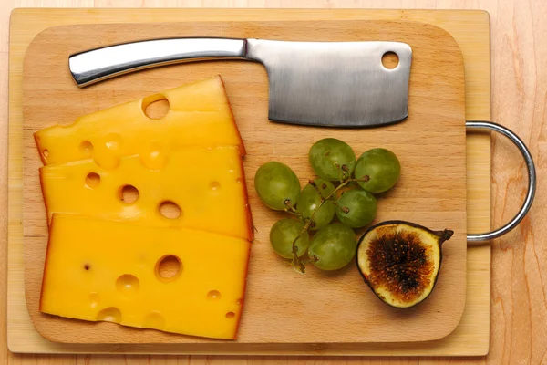 Formaggio e coltello svizzero — Foto Stock