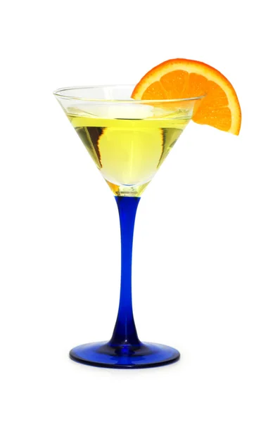Cocktail com laranja isolado — Fotografia de Stock