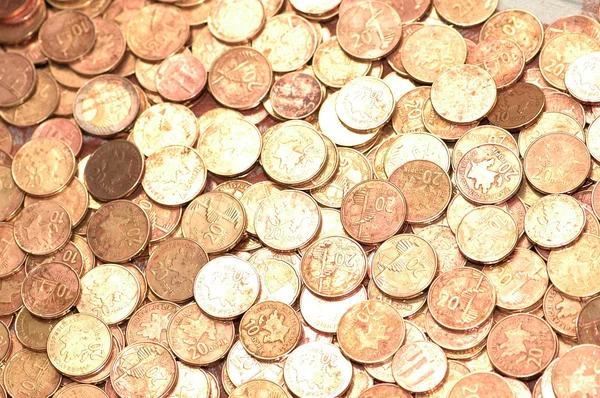 Фон со многими золотыми монетами — стоковое фото