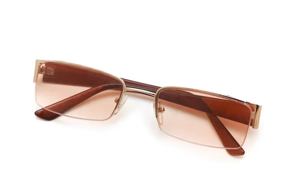 Тонированные солнцезащитные очки изолированы на белом — стоковое фото