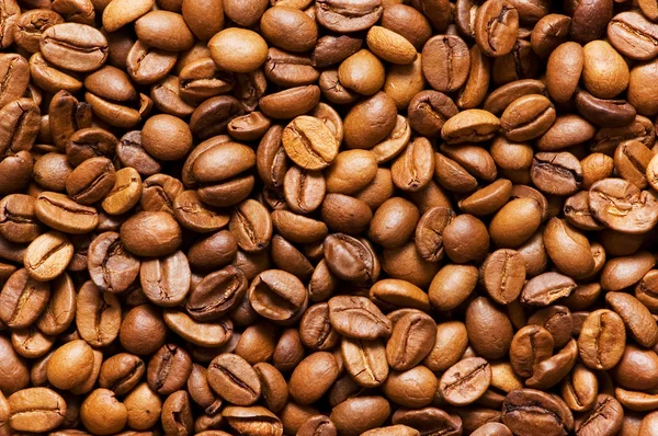Close up de grãos de café recém-torrados — Fotografia de Stock