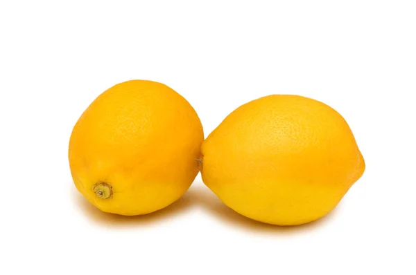 Due limoni isolati sul bianco — Foto Stock