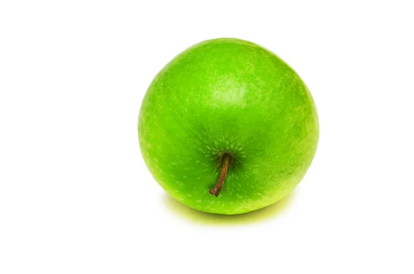 Зеленое яблоко изолировано на белом — стоковое фото