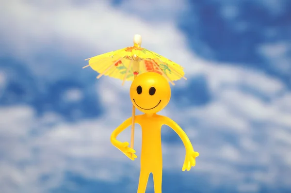 Smilie with yellow parasol enjoying sun — Stock Photo, Image