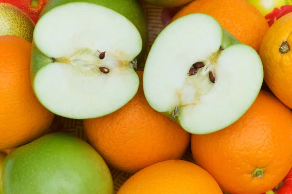 Close up of oranges and apples — Stock Photo, Image