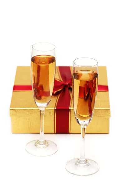 Glasses of champagne and gift — Stok fotoğraf