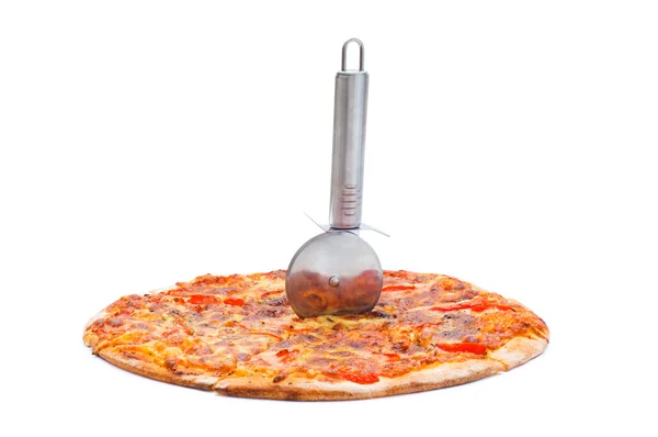 Pizza üzerinde beyaz izole — Stok fotoğraf
