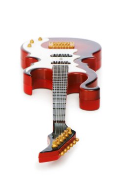 ahşap gitar üzerinde beyaz izole