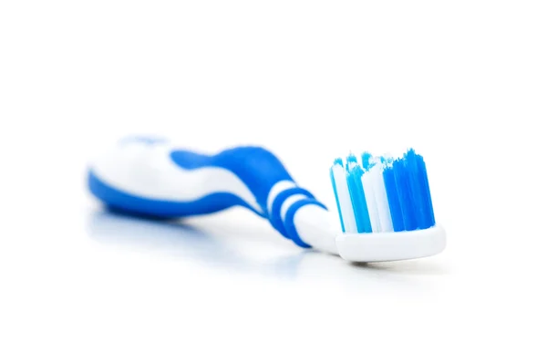 Cepillo dental aislado en el blanco — Foto de Stock