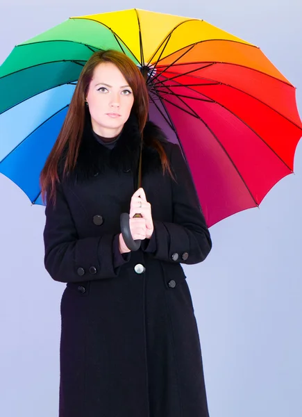 Πορτρέτο της νεαρής γυναίκας με ομπρέλα — Φωτογραφία Αρχείου