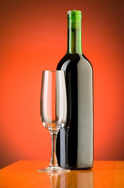 Концепция вина с градиентом — стоковое фото