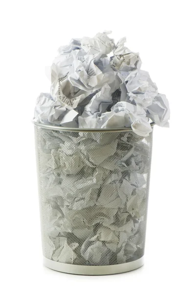 Vuilnisbak met papierafval — Stockfoto