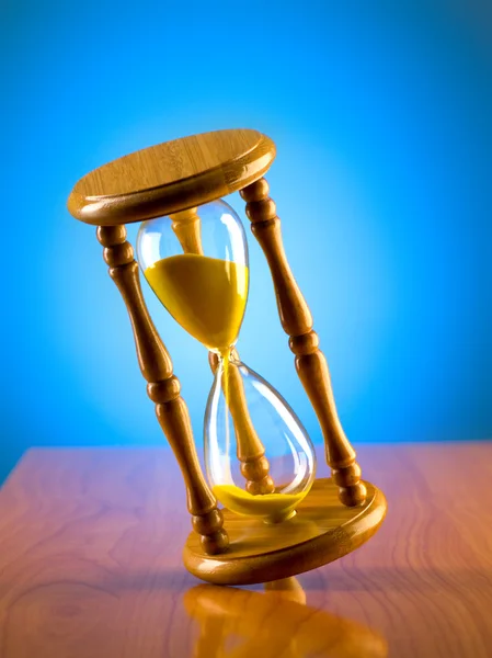 Concepto de tiempo con reloj de arena —  Fotos de Stock