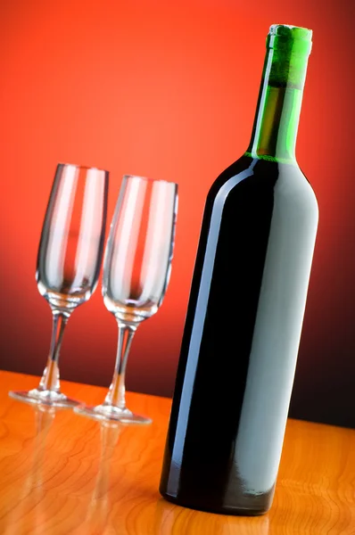 Copas de vino contra fondo — Foto de Stock