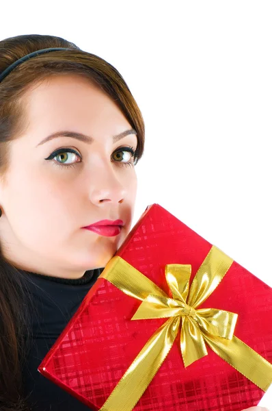 Девушка с красной подарочной коробкой — стоковое фото