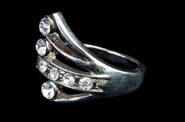 Siyah üzerine izole mücevher yüzük — Stok fotoğraf
