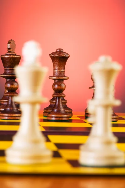 Šachy koncept s figurkami — Stock fotografie