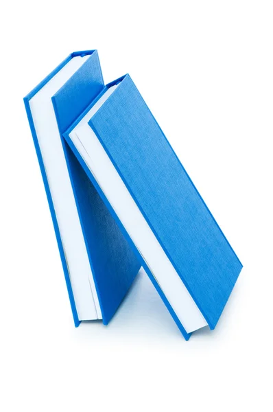 Куча книг, изолированных на белом — стоковое фото