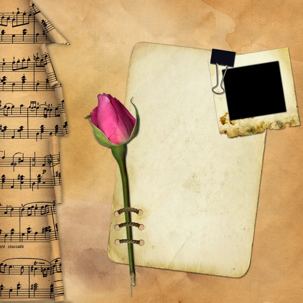 Grunge papier à la rose sur musical — Photo