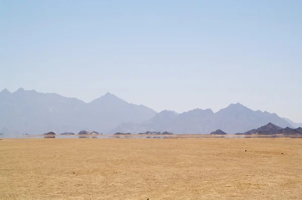砂漠で蜃気楼 — ストック写真