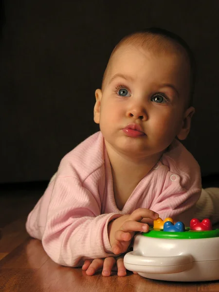 Bebê com brinquedo — Fotografia de Stock