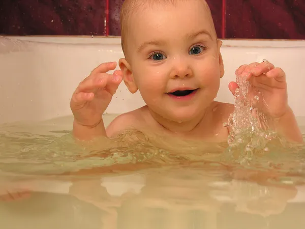 Dziecko w kąpieli — Zdjęcie stockowe