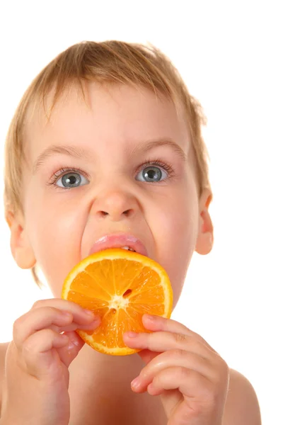 Baby met sinaasappel — Stockfoto