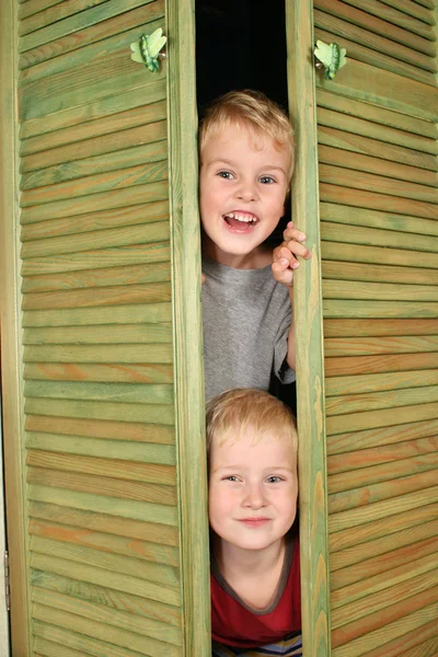 Crianças do armário — Fotografia de Stock