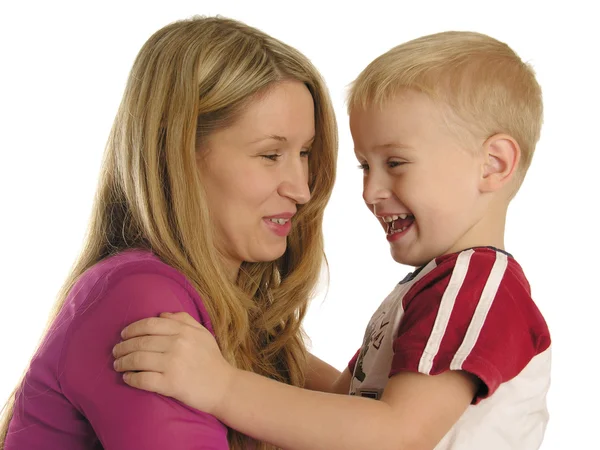 Lachende moeder met zoon — Stockfoto