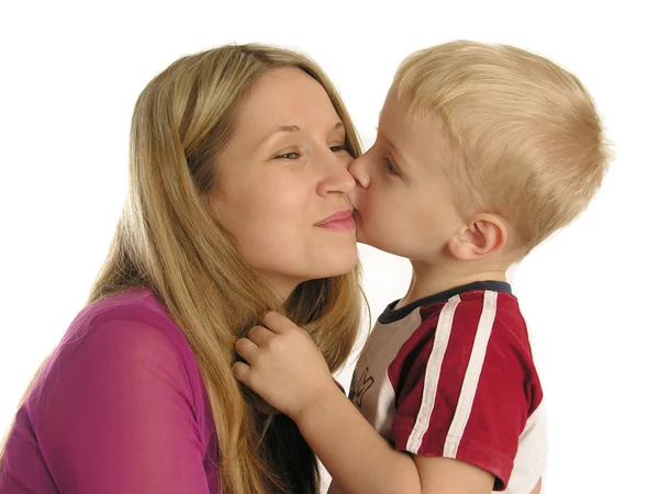 Filho beijando mãe — Fotografia de Stock