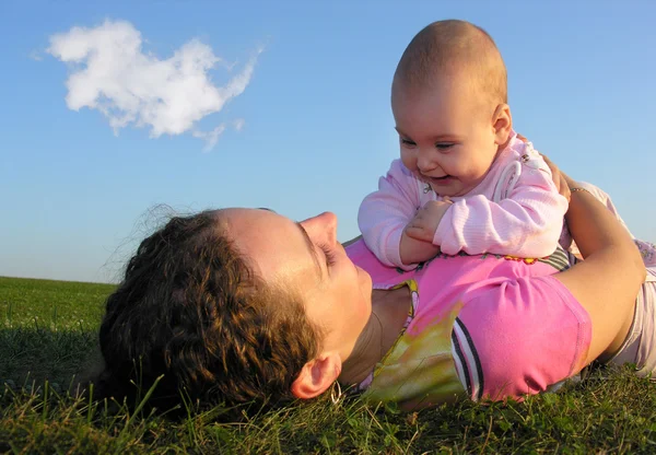 Mother with baby. cloud may be last time — Stock Photo, Image