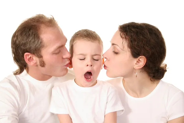 Yawn boy with kissing parents — Stock Photo, Image