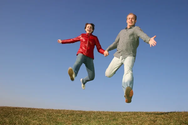 Correr volar salto pareja —  Fotos de Stock