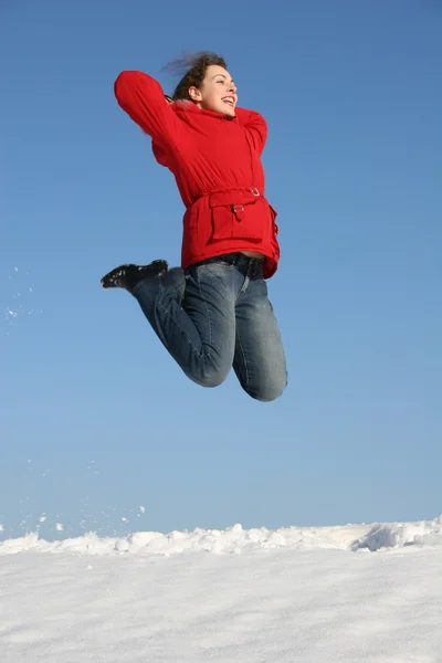Прыжок девушка зима — стоковое фото