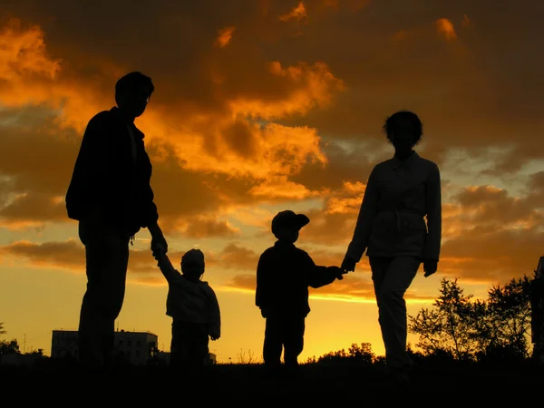 Family of four sunset 2 — Stock Photo, Image