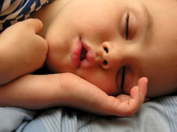 男の子の睡眠 — ストック写真