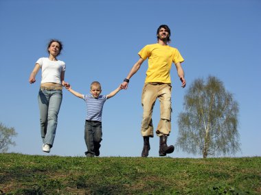 Aile çalıştırıyor. Bahar. 3