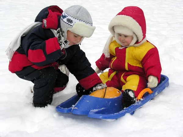 Ребенок и ребенок. зима 2 — стоковое фото