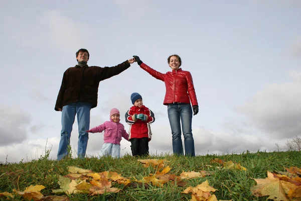Děti v rodinném domě. podzim — Stock fotografie